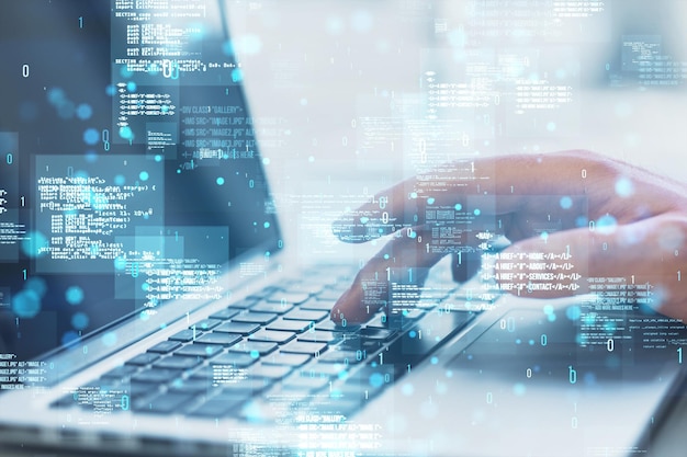 Zbliżenie rąk używających laptopa z kreatywnym hologramem kodującym binarnie na niewyraźnym tle Kod programowania oprogramowania Podwójna ekspozycja
