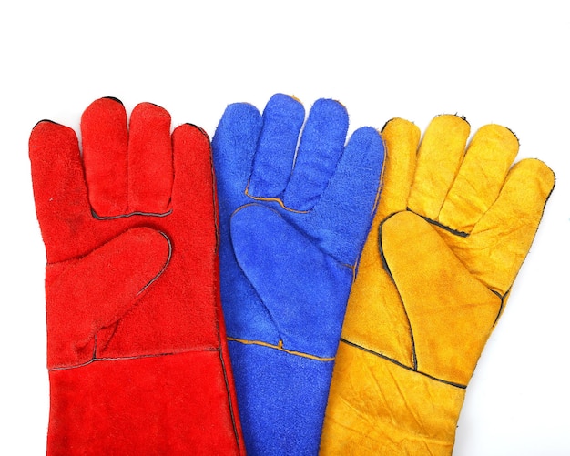 Zdjęcie zbliżenie rękawiczek tekstylnych na białym tle