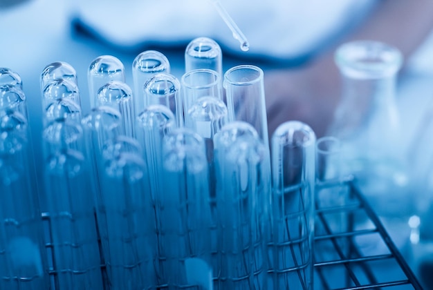 Zbliżenie rur do badań w laboratorium