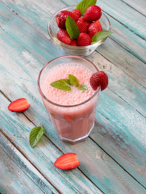 Zbliżenie smoothie truskawkowego