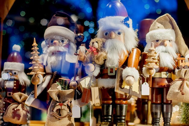 Zdjęcie zbliżenie świątecznych dekoracji na sprzedaż