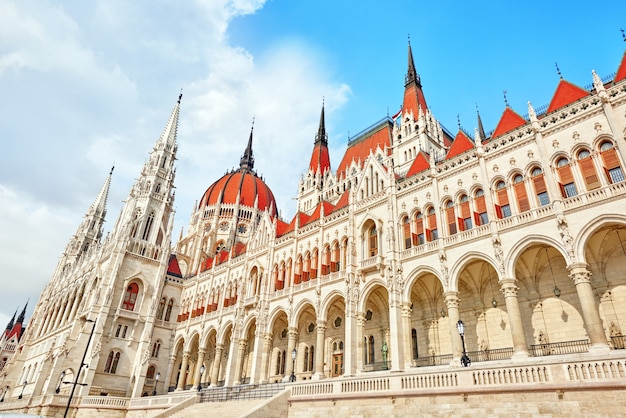 Zbliżenie węgierskiego parlamentu. Budapeszt. Jeden z najpiękniejszych budynków w stolicy Węgier.