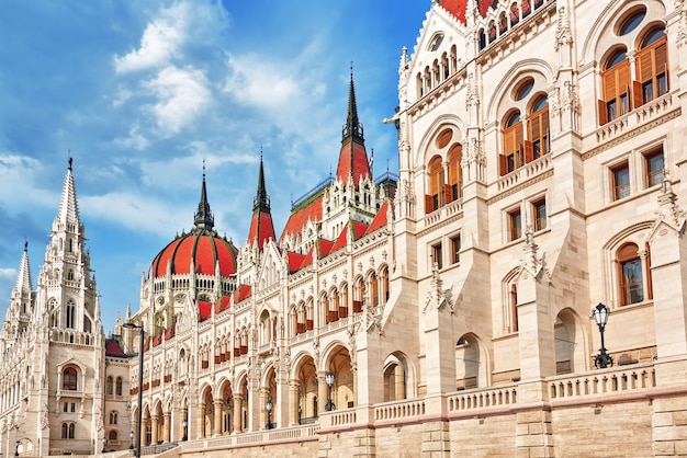 Zbliżenie węgierskiego parlamentu. Budapeszt. Jeden z najpiękniejszych budynków w stolicy Węgier.