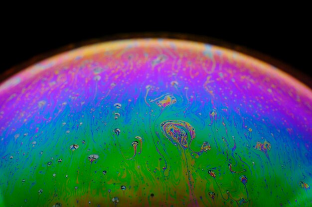 Zdjęcie zbliżenie widok bańki mydlanej podobna kolorowa fantastyczna planeta