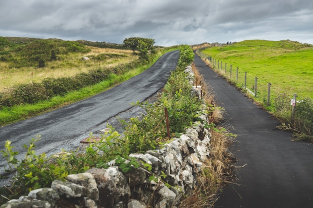 Zbliżenie wsi szkockie drogi. Wyspa Islay.