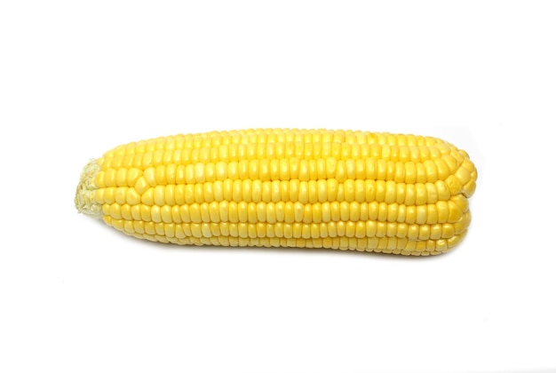Zbliżenie żółtego ciasta na białym tle