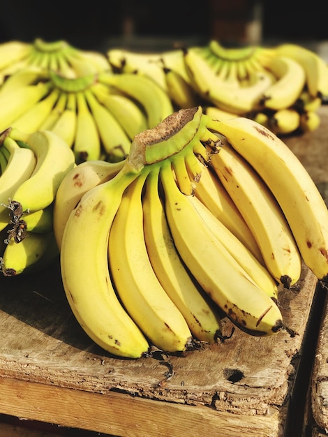 Zbliżenie żółtych bananów
