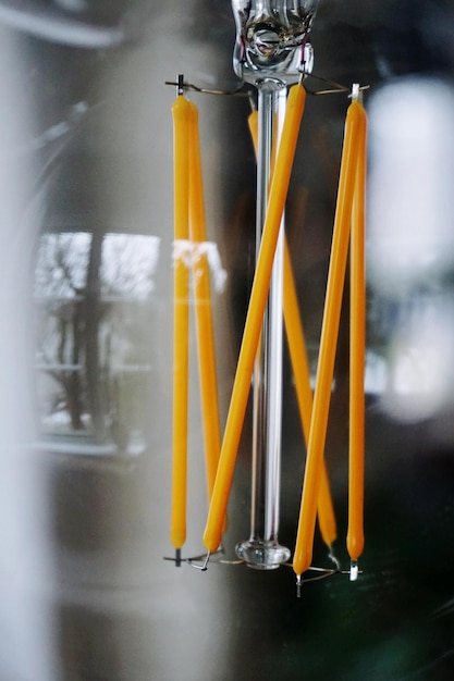 Zdjęcie zbliżenie żółtych świec