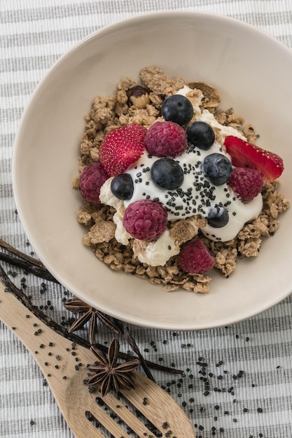 Zbliżony widok muesli z góry