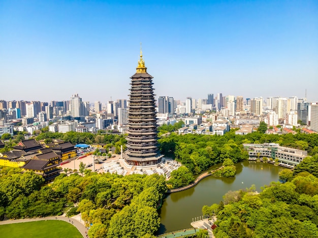 Zdjęcia lotnicze parku Changzhou Hongmei i świątyni Tianning