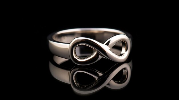Zdjęcie eleganckiego srebrnego pierścionka z symbolem nieskończoności