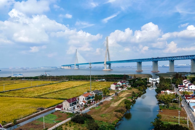 Zdjęcie Lotnicze Autostrady Zhangjiagang Shanghaisuzhoutong I Mostu Kolejowego Na Rzece Jangcy