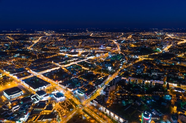 Zdjęcie lotnicze Mińska (Białoruś) nocą