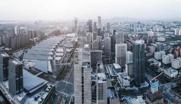 Zdjęcie lotnicze panoramy nowoczesnego krajobrazu architektonicznego w Nanjing w Chinach