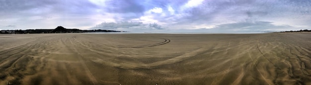 Zdjęcie panoramiczne krajobrazu na tle nieba