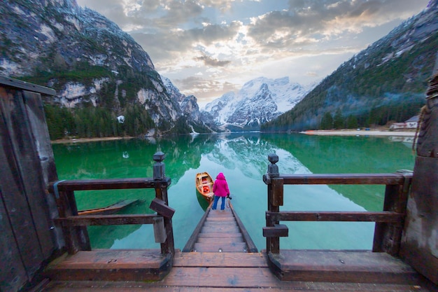 Zdjęcie panoramiczne Lago di Braies Pragser Wildsee w Dolomitach