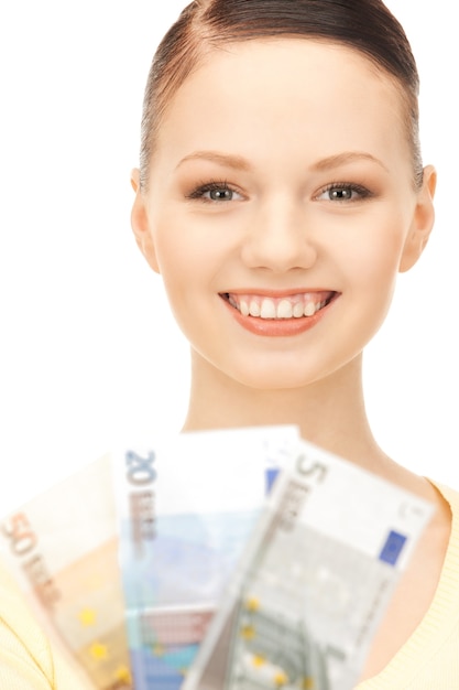Zdjęcie zdjęcie uroczej kobiety z pieniędzmi w euro
