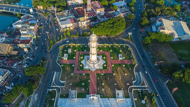Zdjęcie wieży Wieży Wielkiego Meczetu w mieście Banda Aceh