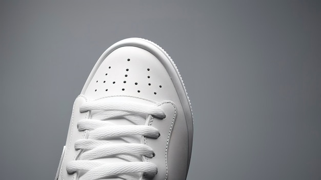 Zdjęcie z bardzo szczegółowym ujęciem pary butów do biegania Nike na czystym białym tle