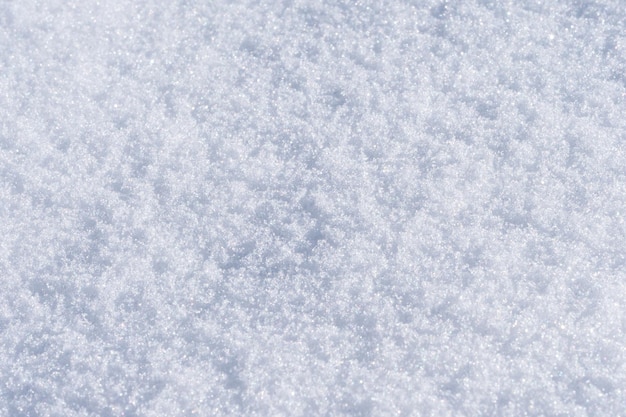 Zdjęcie z bliska świeżego śniegu w naturalnym świetle