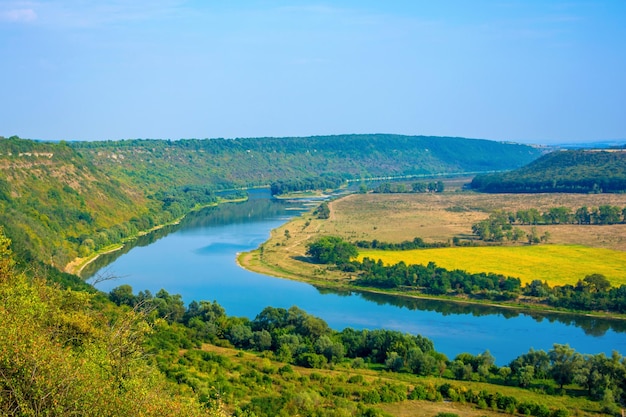 Zdjęcie z lotu ptaka wielkiego kanionu rzeki