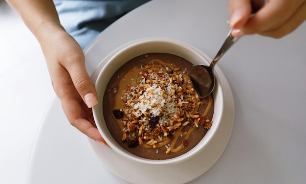 Zdrowe śniadanie Świeża granola muesli z jogurtem Miska muesli