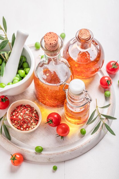 Zdrowy I świeży Olej Z Oliwą I Suszonymi Pomidorami