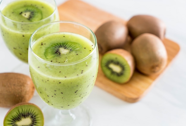 Zdrowy świeży Kiwi Smoothie W Szkle