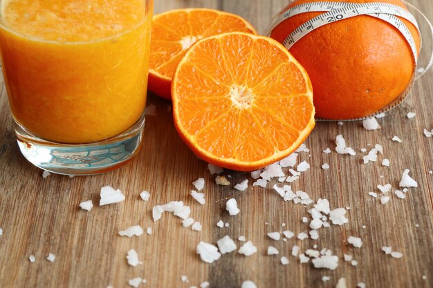 Zdjęcie zdrowy z pomarańczowym smoothie
