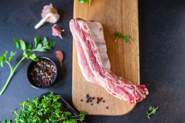 żeberka surowe mięso wieprzowe świeże mięso z kością wołowina lub zdrowy posiłek jagnięcy