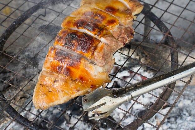 Żeberka wieprzowe pieczone na piecu. menu miłe do jedzenia