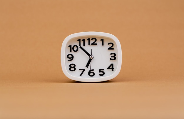 Zegar budzik piękny zegar zegar czas pracujący z czasem Precyzja czasu umówienie ograniczony czas koncepcja czasu