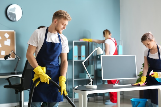 Zespół Dozorców Sprzątających Biuro