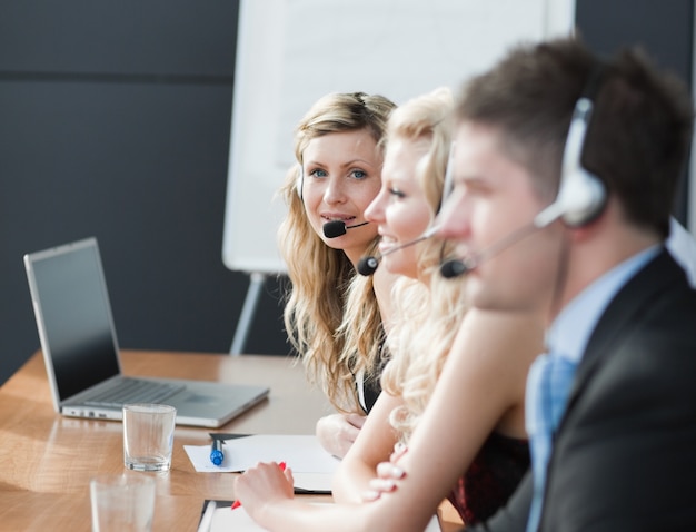 Zdjęcie zespół firmy w call center