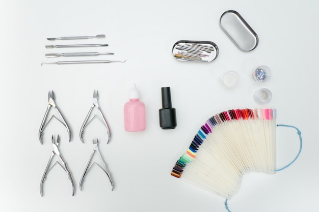 Zdjęcie zestaw manicure. narzędzia, pilnik do paznokci, paleta, produkty do pielęgnacji