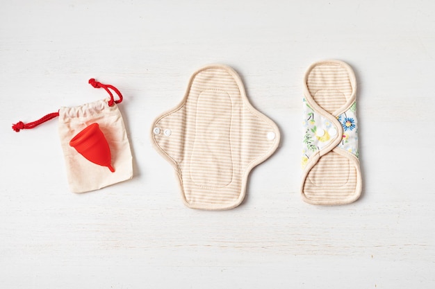 Zestaw okresów zero odpadów Podpaski wielokrotnego użytku i kubeczek menstruacyjny