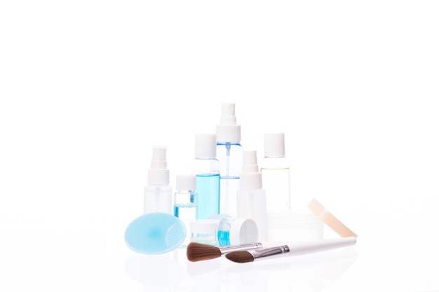 Zdjęcie zestaw produktów do pielęgnacji skóry na białym tle