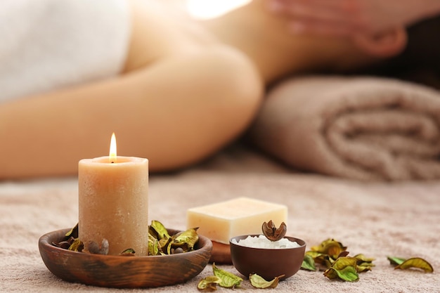 Zestaw spa ze świecą aromatyczną i mydłem