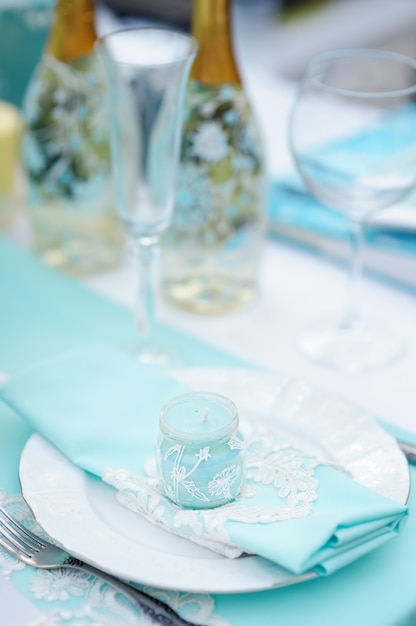 Zestaw stolików na przyjęcie okolicznościowe lub wesele