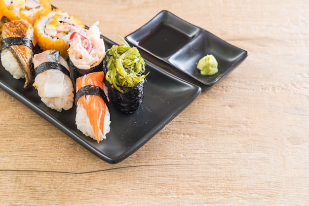 Zestaw sushi i maki roll