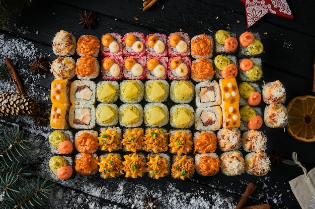 Zestaw Sushi I Rolka Sushi Na Desce.