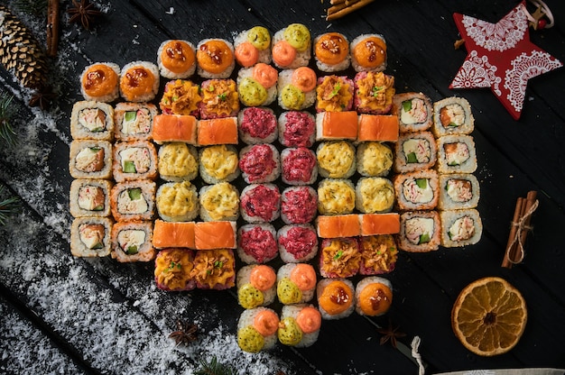 Zestaw Sushi I Rolka Sushi Na Desce.