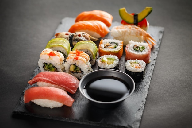 Zestaw sushi sashimi