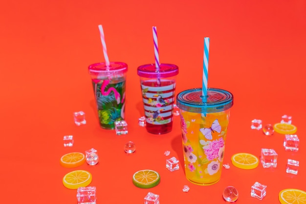 Zdjęcie zestaw szklanek dla dzieci z zabawnymi słomkami i funkcjonalnymi sipperami z motywem zwierzęcym