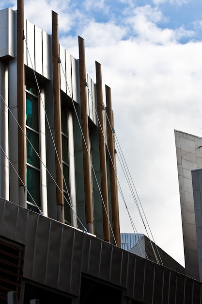 Zewnętrzny detal nowoczesnego budynku: Parlament w Edynburgu