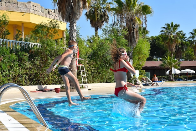 Zewnętrzny Park Wodny Ze Zjeżdżalniami Na Terenie Hotelu Nad Morzem.