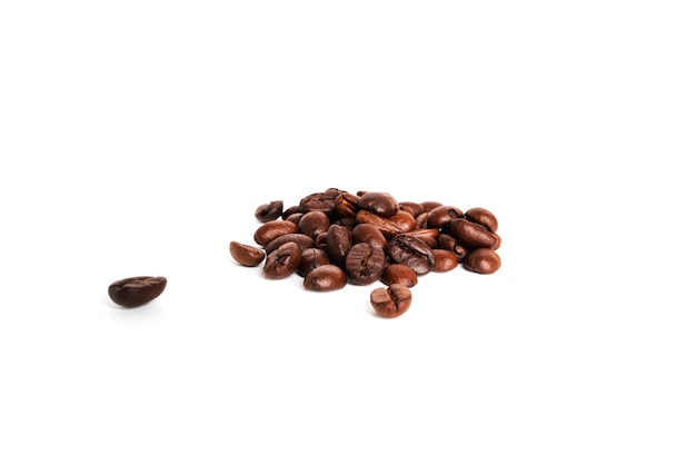 Ziarna kawy na białym tle Kawa na białym tle Zdjęcie wysokiej jakości