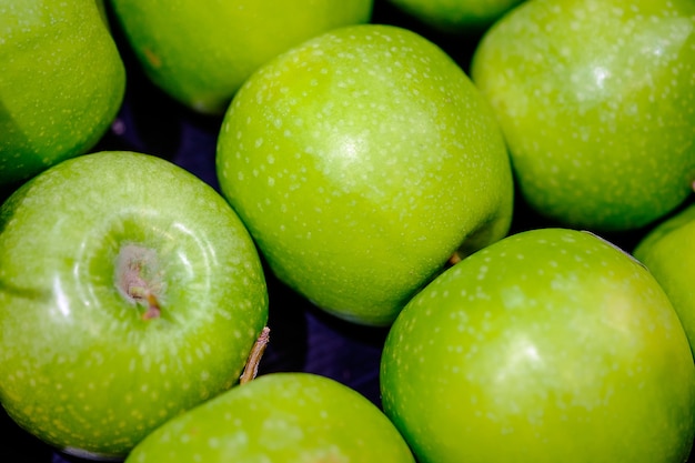 Zdjęcie zielona jabłczana owoc na maket