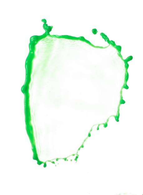 Zielona Matcha Mleczna herbata wylewa się wybuch w powietrzu Zielona Matca Mleczna Herbata rozlewa się rozpryskiwanie w kształcie kształtu linii jako kolor farby Białe tło izolowane szybkie zamknięcie zamrażanie ruchu