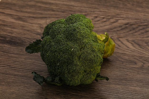 Zielona świeża smaczna kapusta brokułowa
